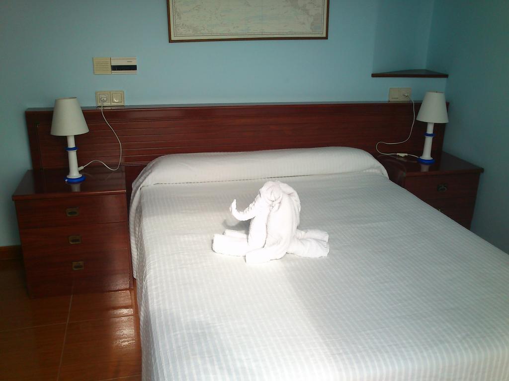 Hotel Brisamar Banugues Room photo